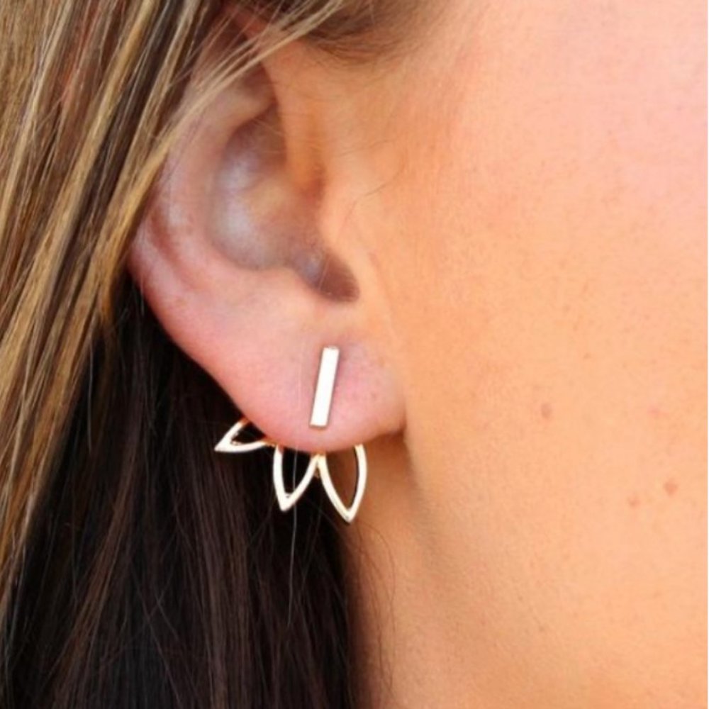 🐚 BOHO Lotus Bar Earrings - Picture 1 of 8